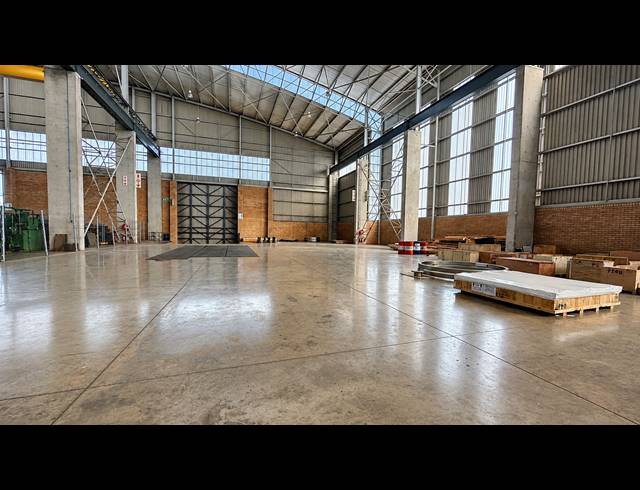 1,000M² WAREHOUSE TO LET IN TUNNEY